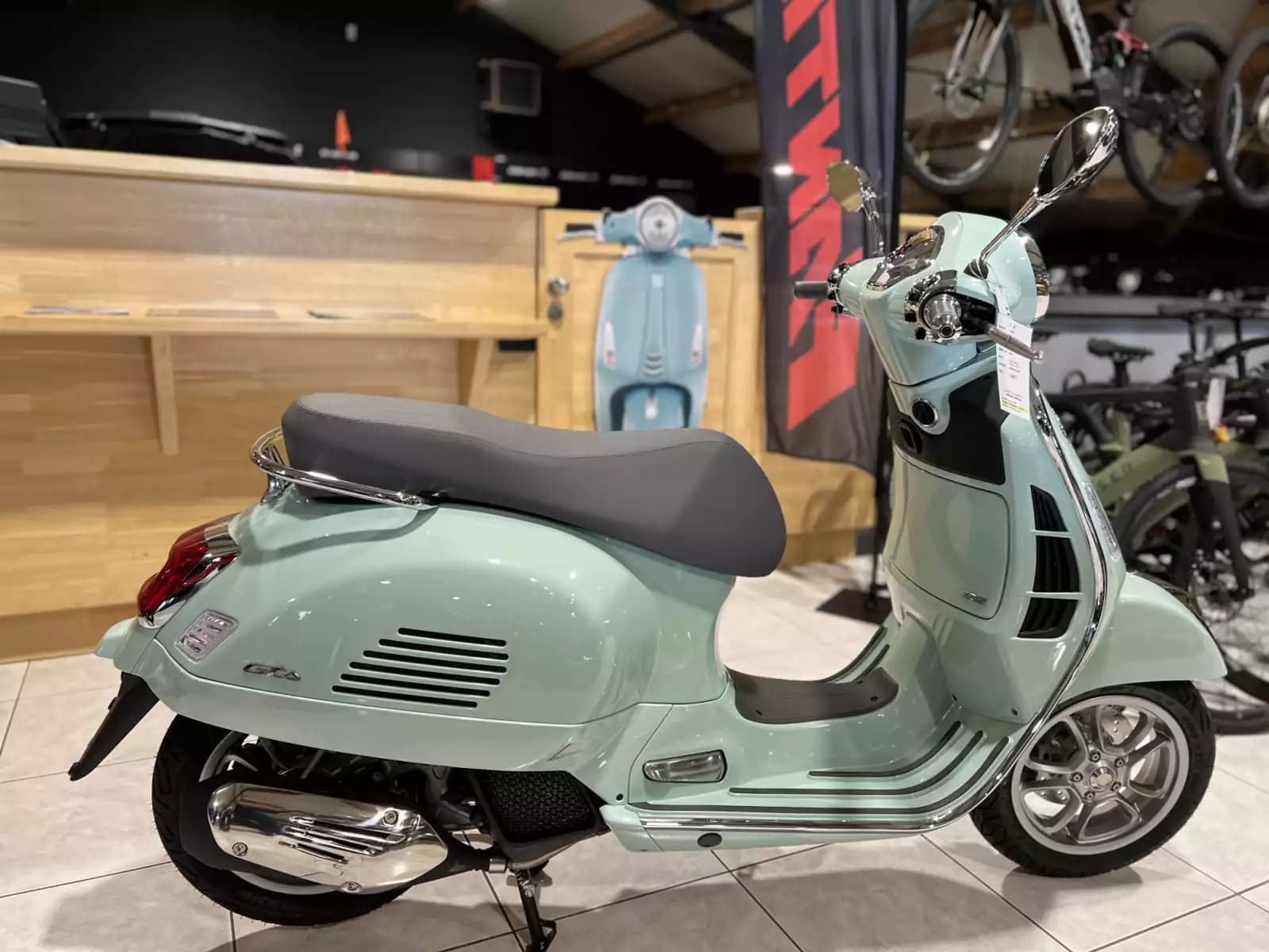 Vespa GTS 125 Classica - Photo 1