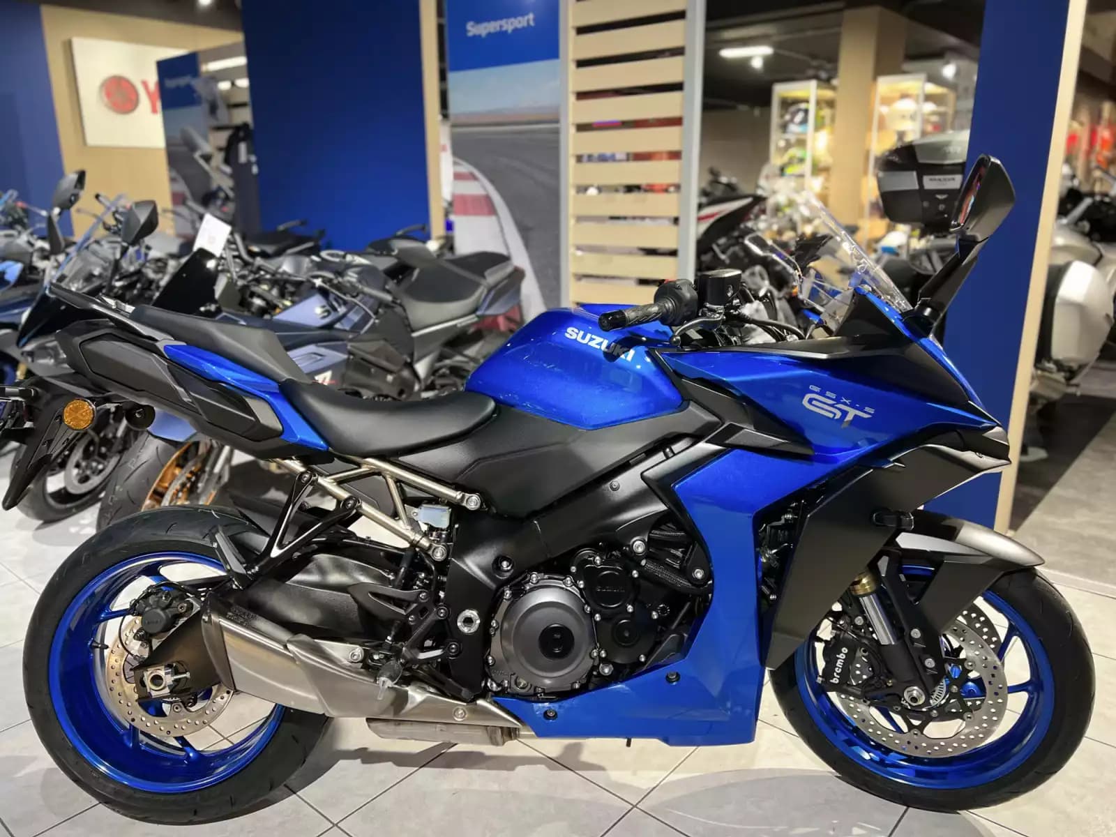 Suzuki GSX-S 1000GT - Photo 1