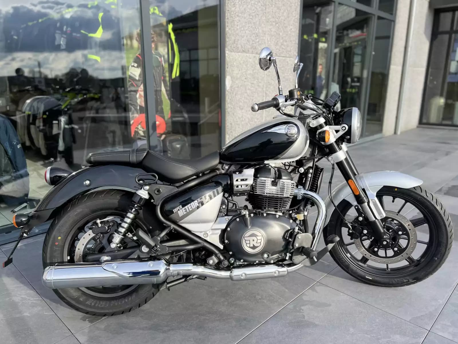 Royal Enfield Super Meteor 650 Gris Interstellaire - Photo 1