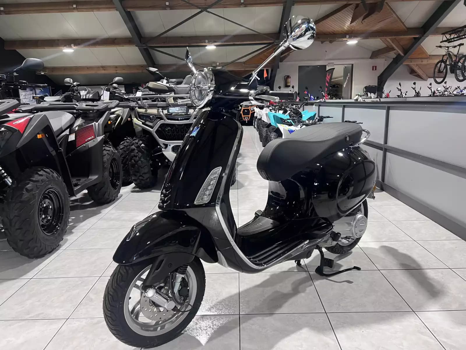 Vespa Primavera 50 - Photo 1