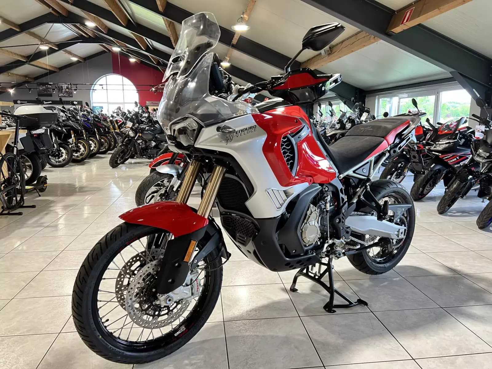 MV Agusta Enduro Veloce 950 - Photo 1