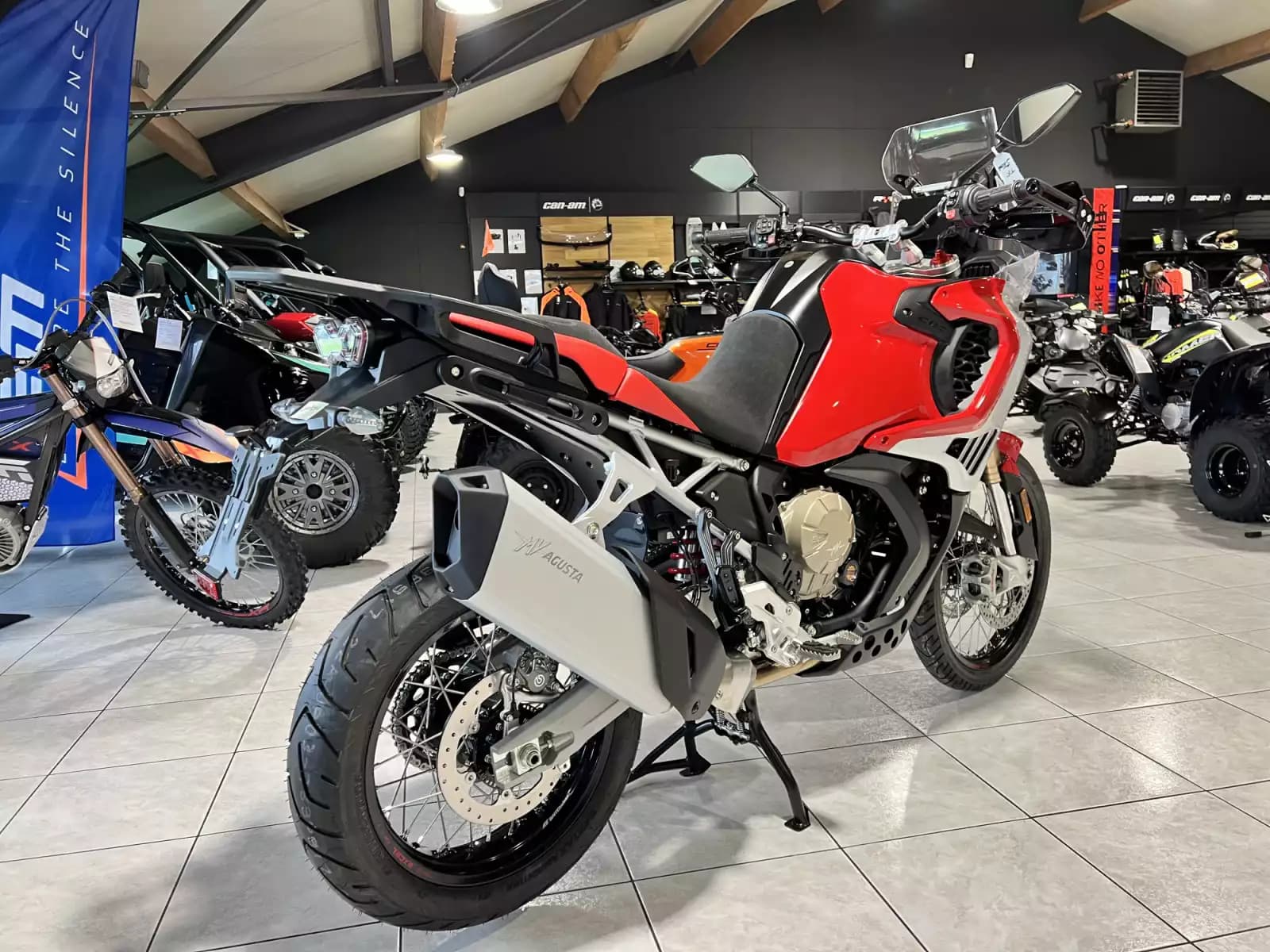 MV Agusta Enduro Veloce 950 - Photo 1