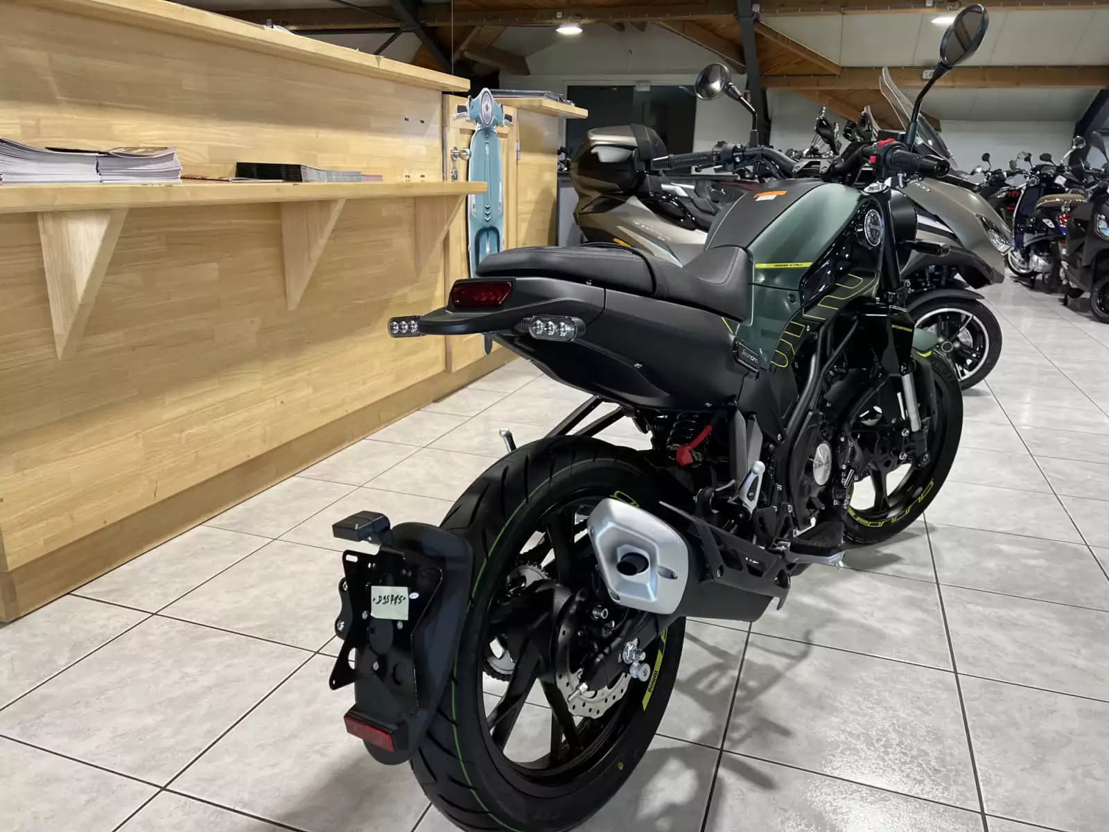 Benelli Leoncino 125 - Photo 1