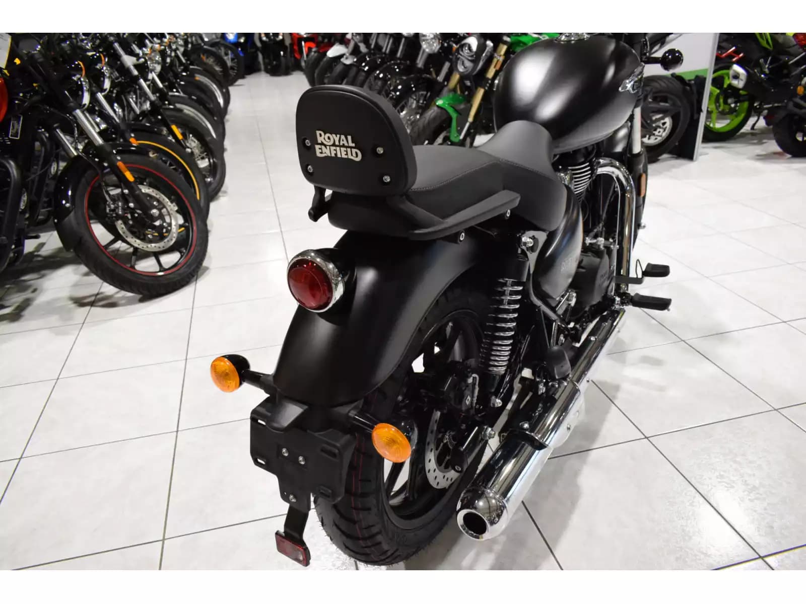 Royal Enfield Meteor 350 STELLAR BLACK - Photo 1