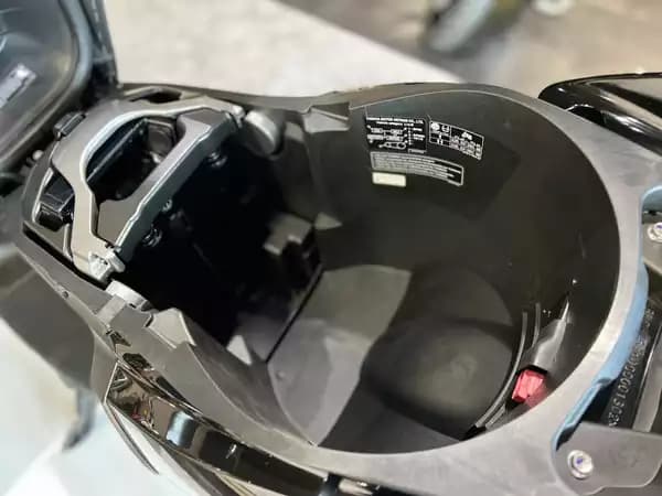 Yamaha NEOs 50 (Inclue 2 batteries ) - Photo 2