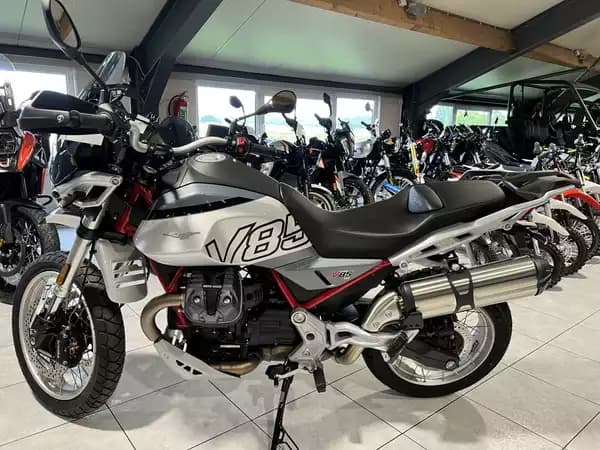 Moto Guzzi V 85 TT - Photo 3
