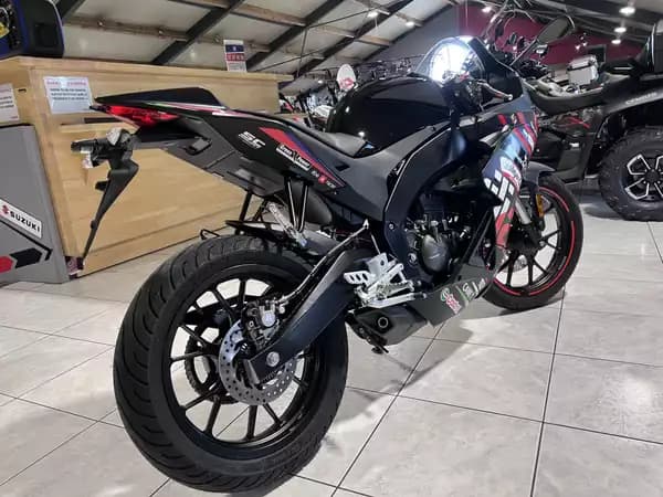 Aprilia RS 125 GP - Photo 2