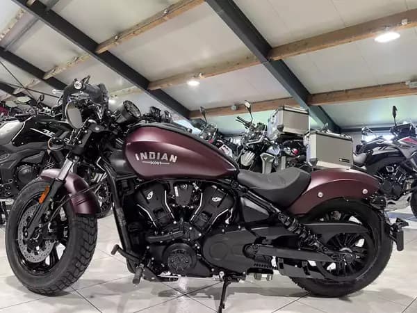Indian Scout Bobber Maroon Metallic Smoke - Photo 3