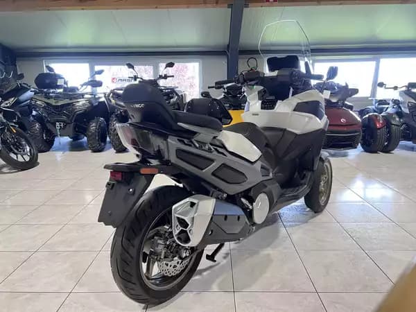 Kymco CV3 575 - Photo 2