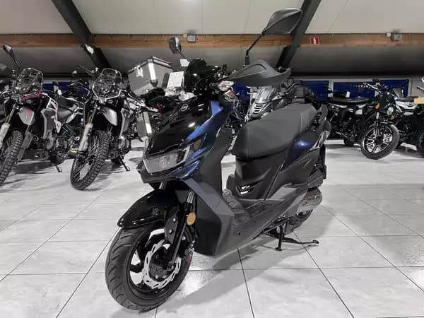 SYM Jet 4 RX 50 Classe A  25 Km/h DEBRIDER ET TOP CASE INCLUS - Photo 2