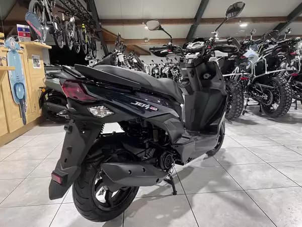 SYM Jet 4 RX 50 Classe A  25 Km/h DEBRIDER ET TOP CASE INCLUS - Photo 2