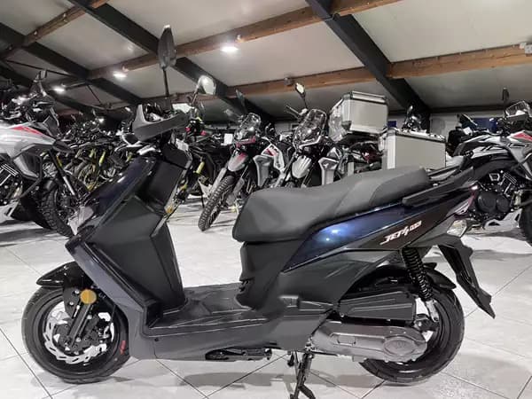 SYM Jet 4 RX 50 Classe A  25 Km/h DEBRIDER ET TOP CASE INCLUS - Photo 3