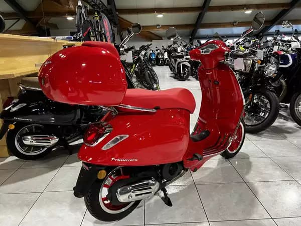 Vespa Primavera 125 RED sans top case - Photo 2