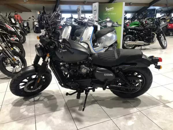 Hyosung Aquila 300 BOBBER V-TWIN - Photo 3