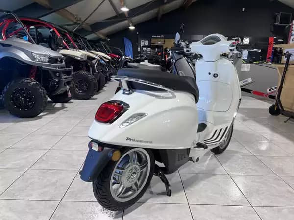 Vespa Elettrica 45 Km/h - Photo 2