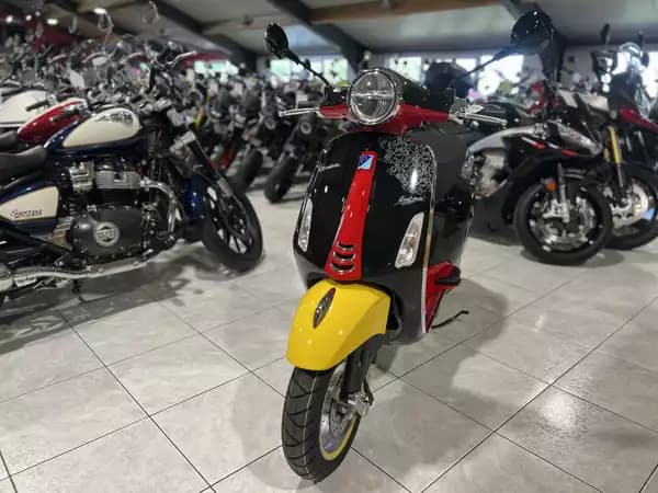 Vespa Primavera 50 Mickey Mouse Edition 4T  classe B 45 Km/h - Photo 2