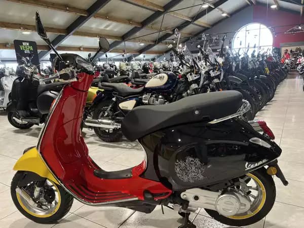 Vespa Primavera 50 Mickey Mouse Edition 4T  classe B 45 Km/h - Photo 3