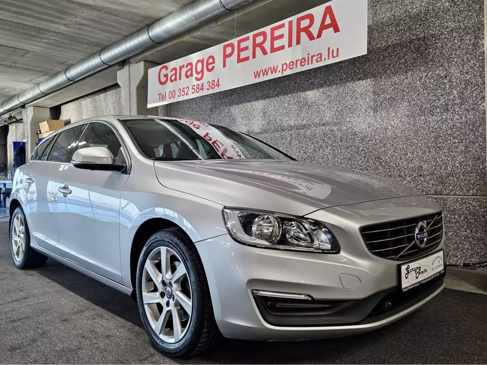 Volvo V60 T3 AUTO NAVI - Photo 1