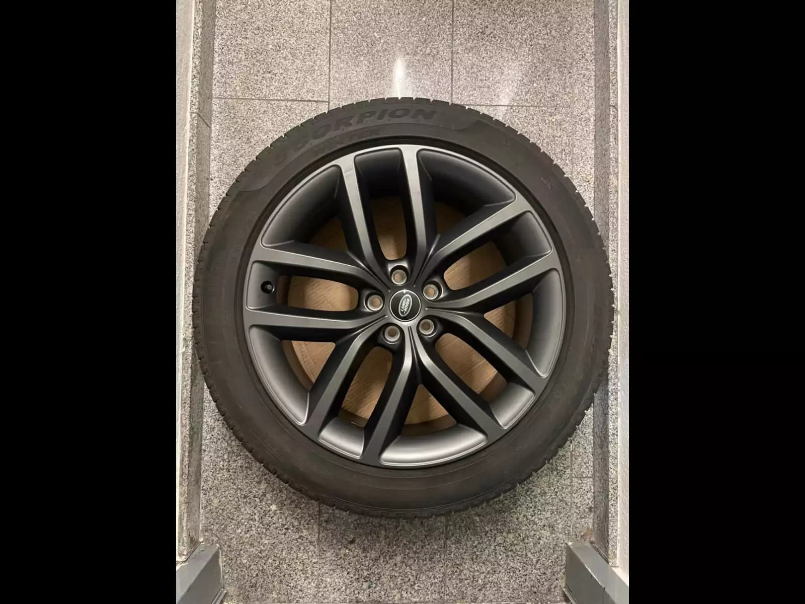 Jantes alu + Pneus hiver 22 285/45 R22 114V - Photo 1