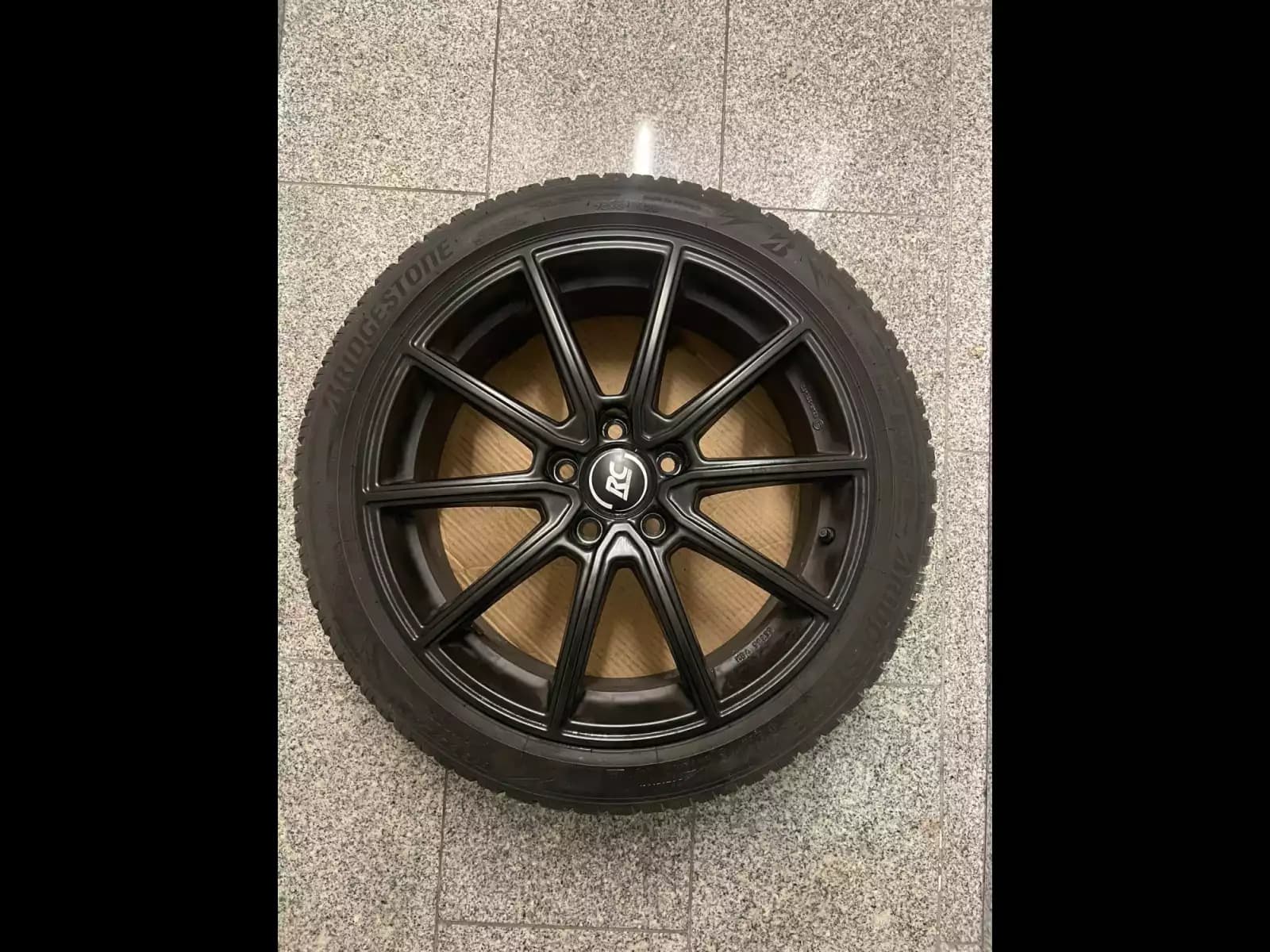Jantes alu + Pneus hiver 18 215/45 R18 93V - Photo 1
