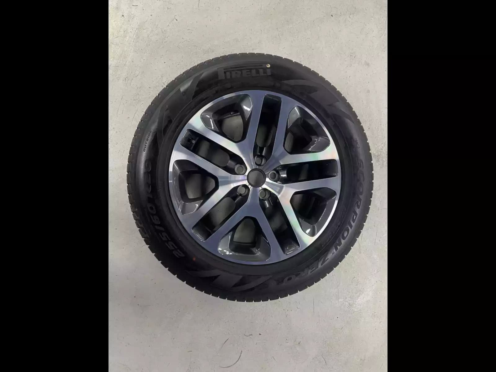 Jantes alu + Pneus toutes saisons 20 255/60 R20 113V - Photo 1