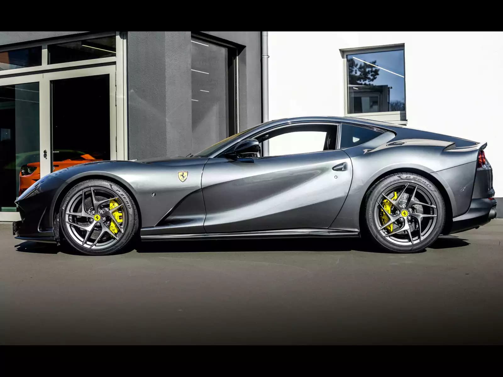 Ferrari 812 Superfast 6.5 V12 - Photo 1