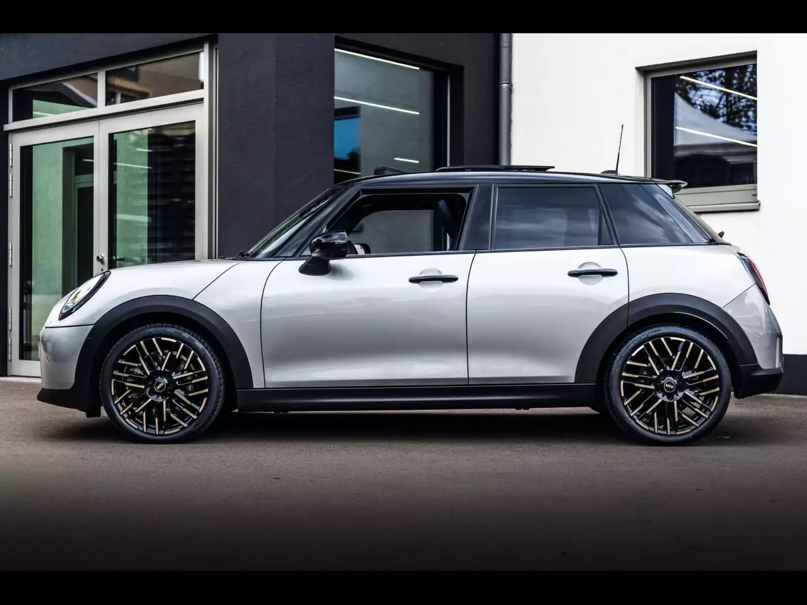 MINI Cooper S 5 PORTES AUTO FAVOURED TRIM - Photo 1