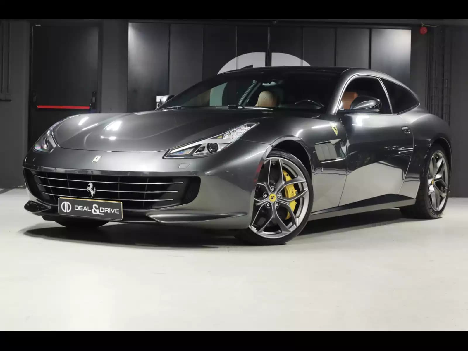 Ferrari GTC4Lusso V8 T 3.9 (611 CH) – GRIGIO SILVERSTONE - Photo 1