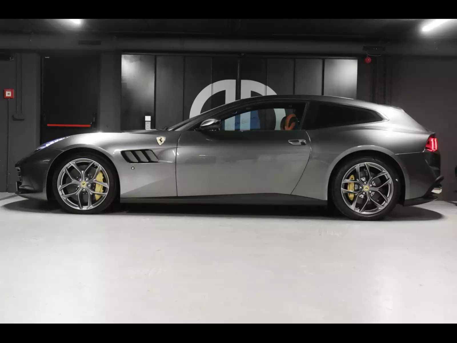 Ferrari GTC4Lusso V8 T 3.9 (611 CH) – GRIGIO SILVERSTONE - Photo 1