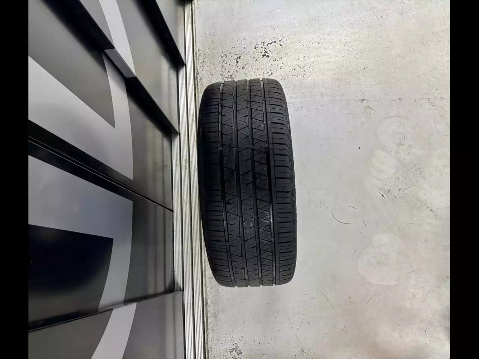 Jantes alu + Pneus toutes saisons 22 285/40 R22 110Y - Photo 1
