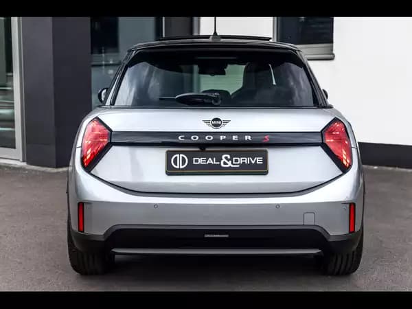 MINI Cooper S 5 PORTES AUTO FAVOURED TRIM - Photo 3