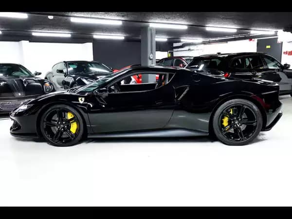 Ferrari 296 GTB (830 CH) - Photo 2