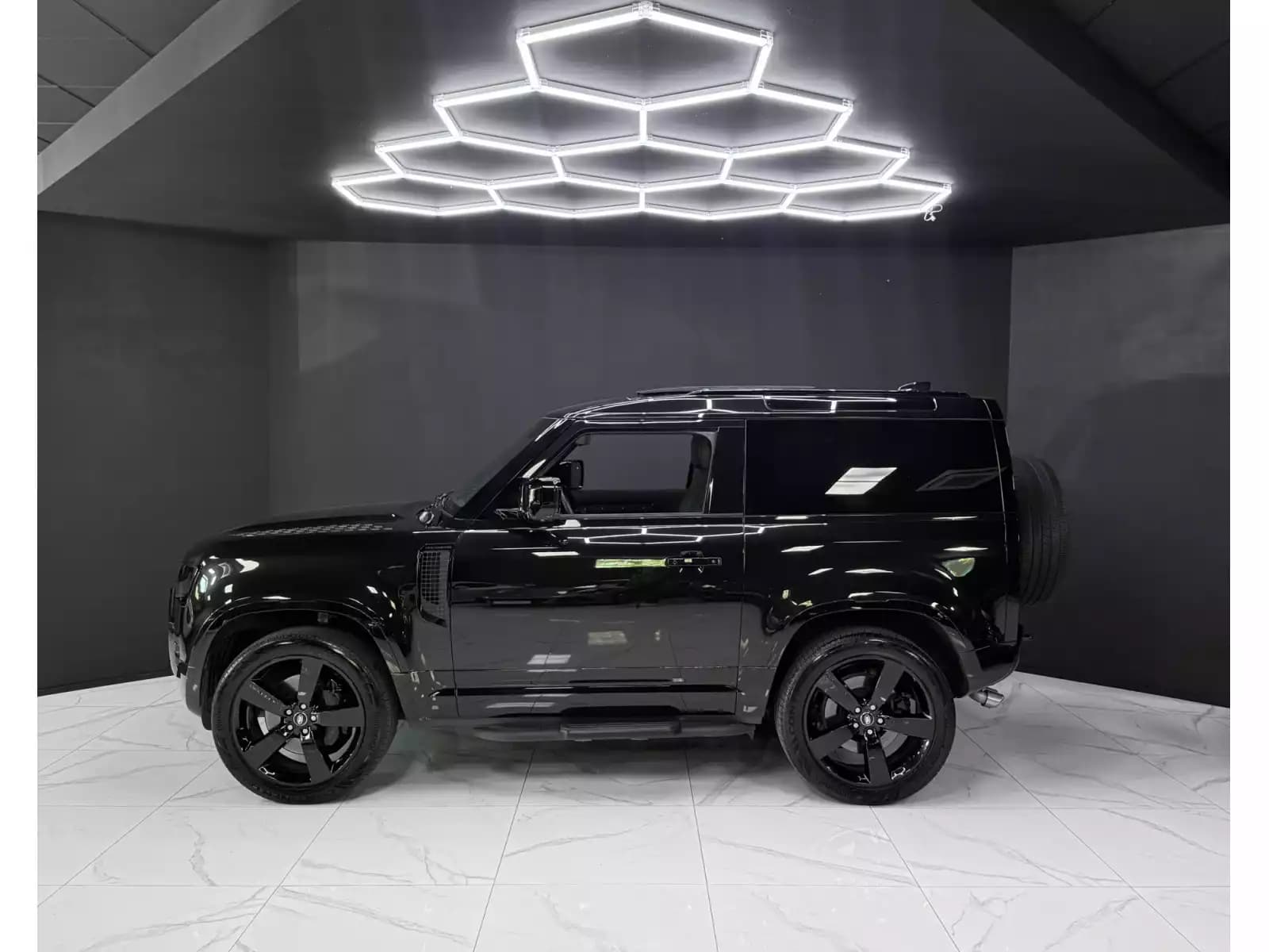 Land Rover Defender 90 AWD V8 WARRANTY 2029 - Photo 1
