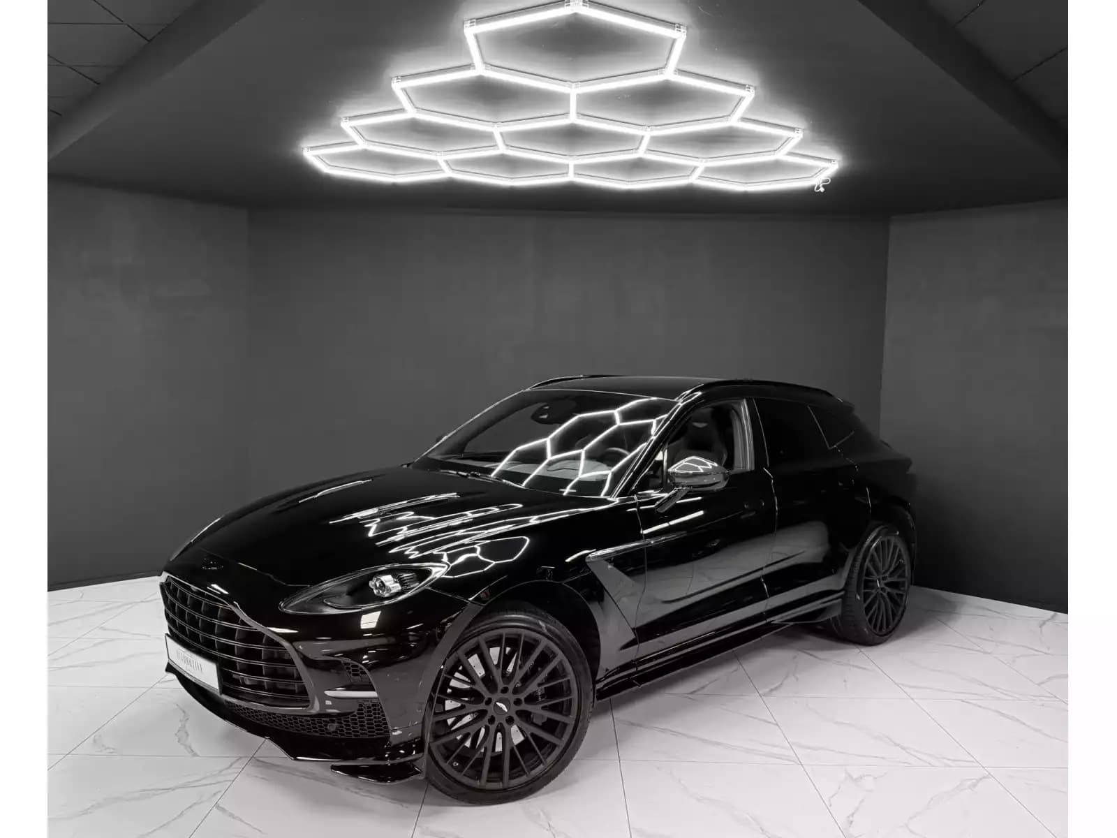 Aston Martin DBX 707 - Photo 1