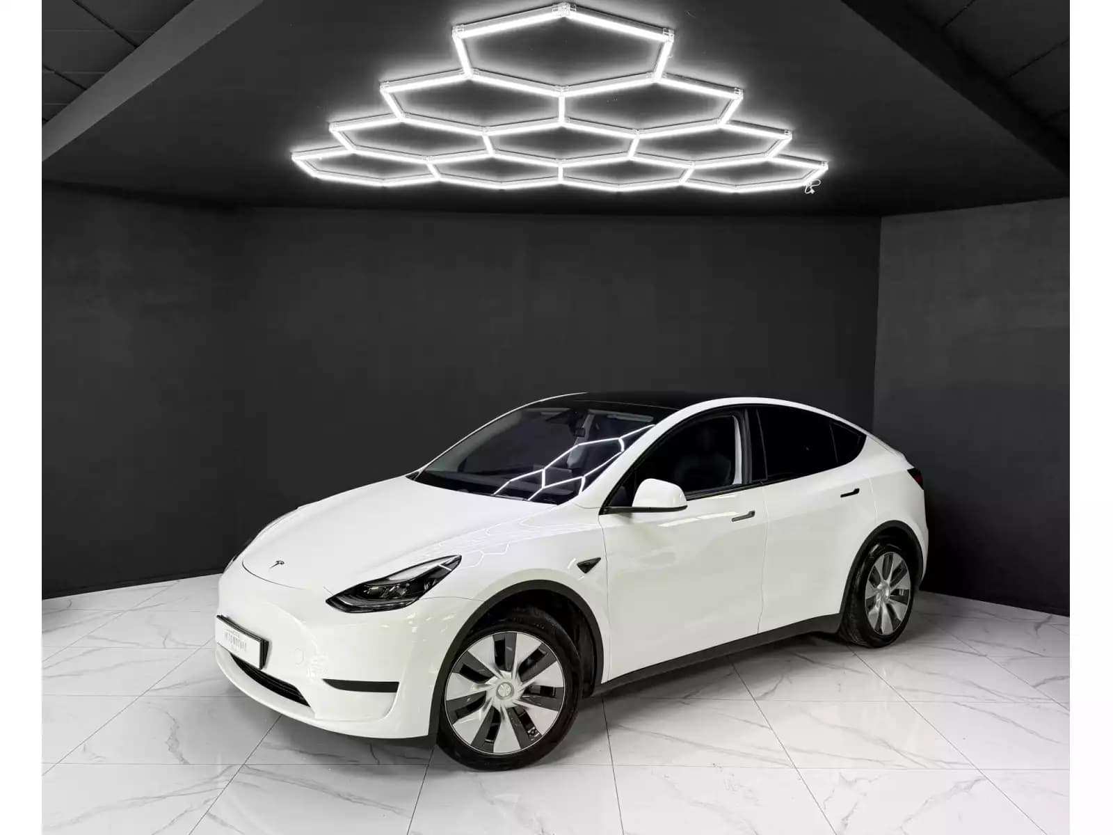 Tesla Model Y RWD - Photo 1