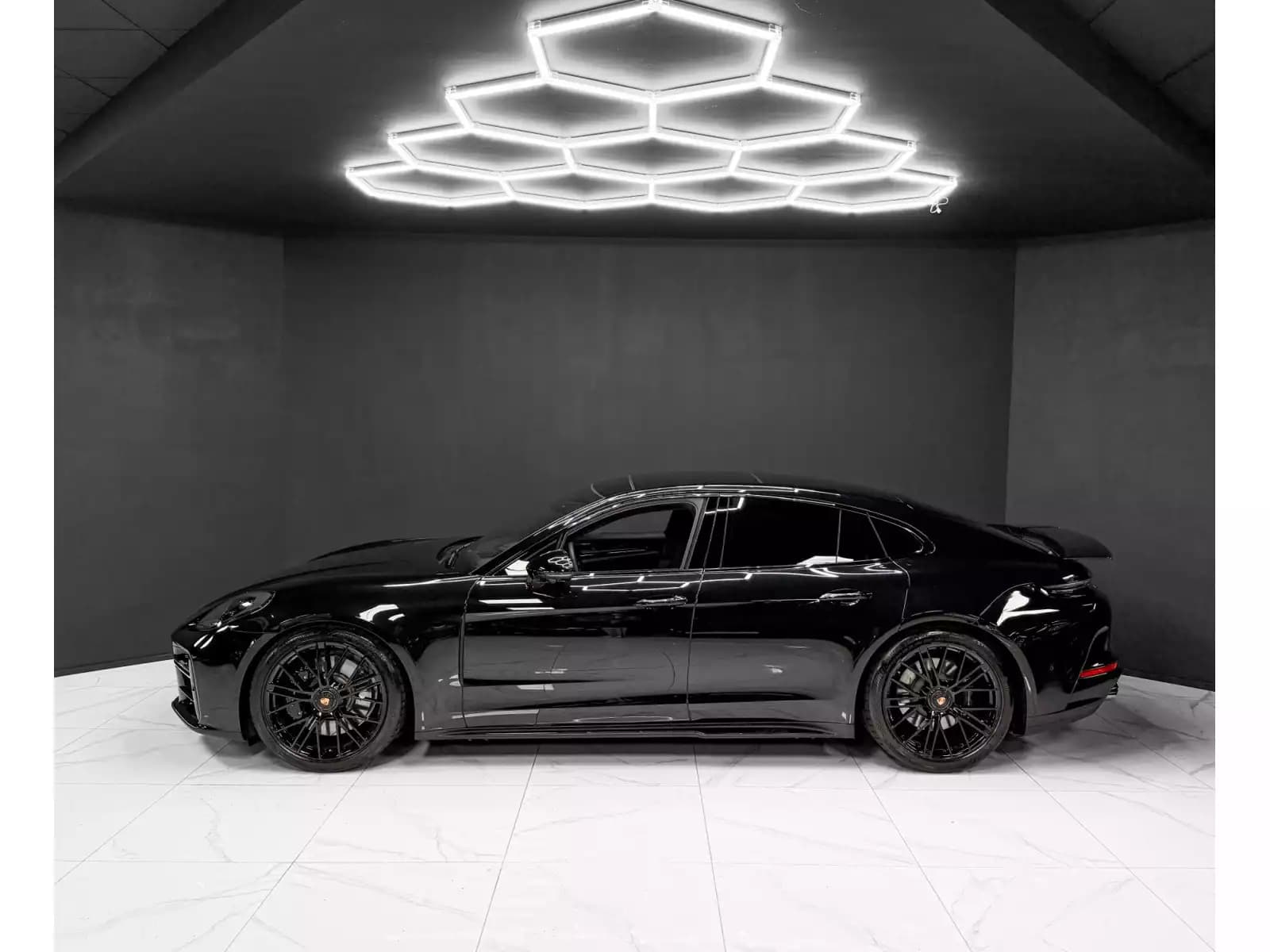 Porsche Panamera 4.0 V8 GTS / 5 SEATS / FULL - Photo 1