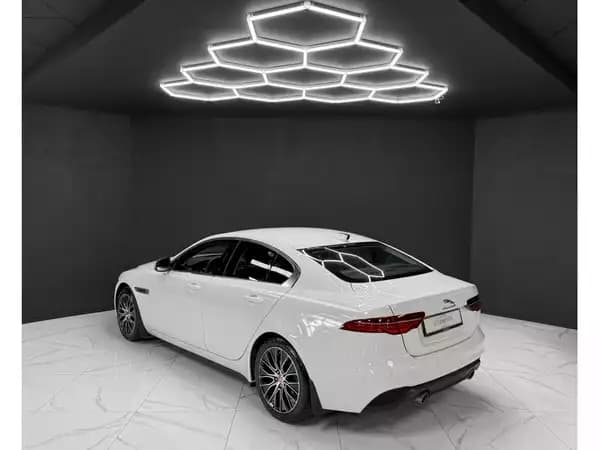Jaguar XE P300 AWD HSE - Photo 2