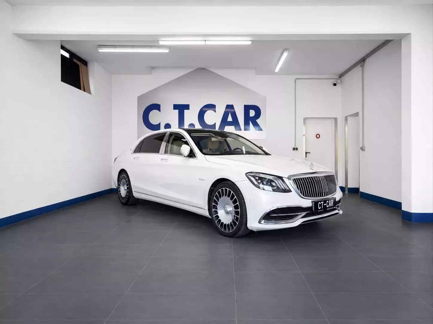 Maybach S560 Limousine 4Matic-PANO/BURMESTER/MASSAGE/DVD/Voll - Photo 1