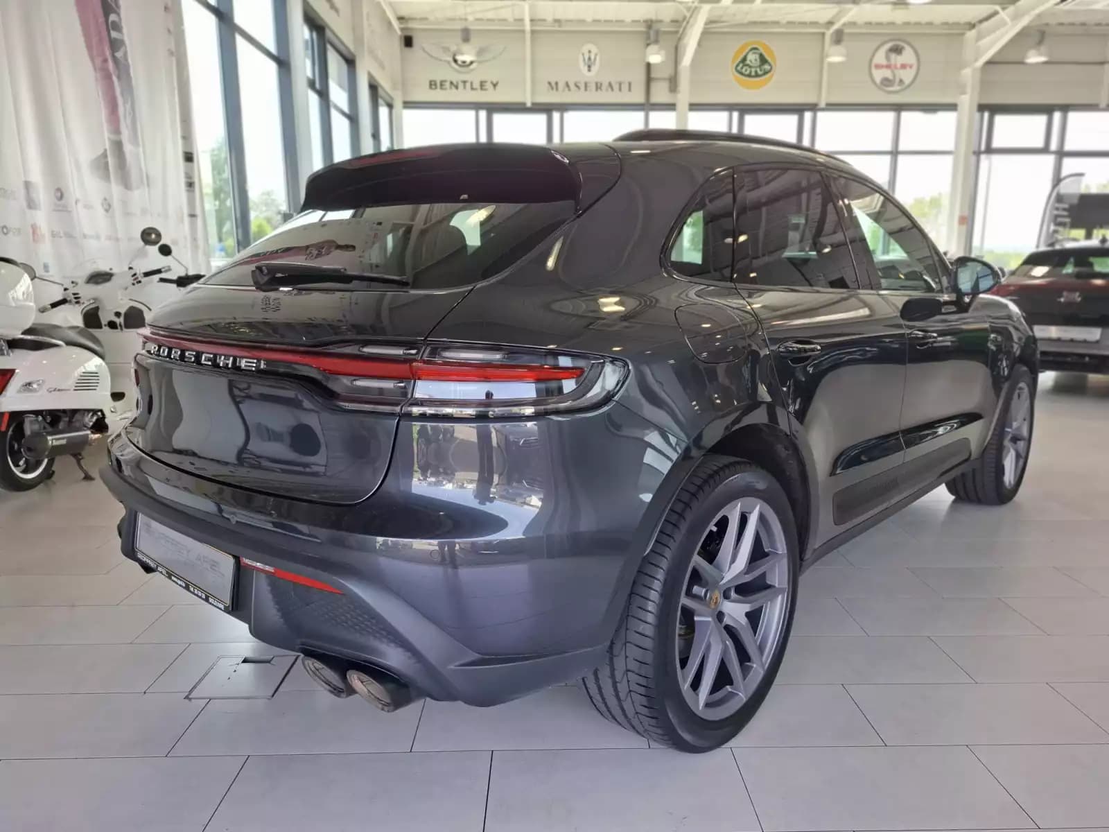 Porsche Macan 2.0 265 NEW MODEL PACK CHRONO PANO CUIR NAVI 1 HAND - Photo 1