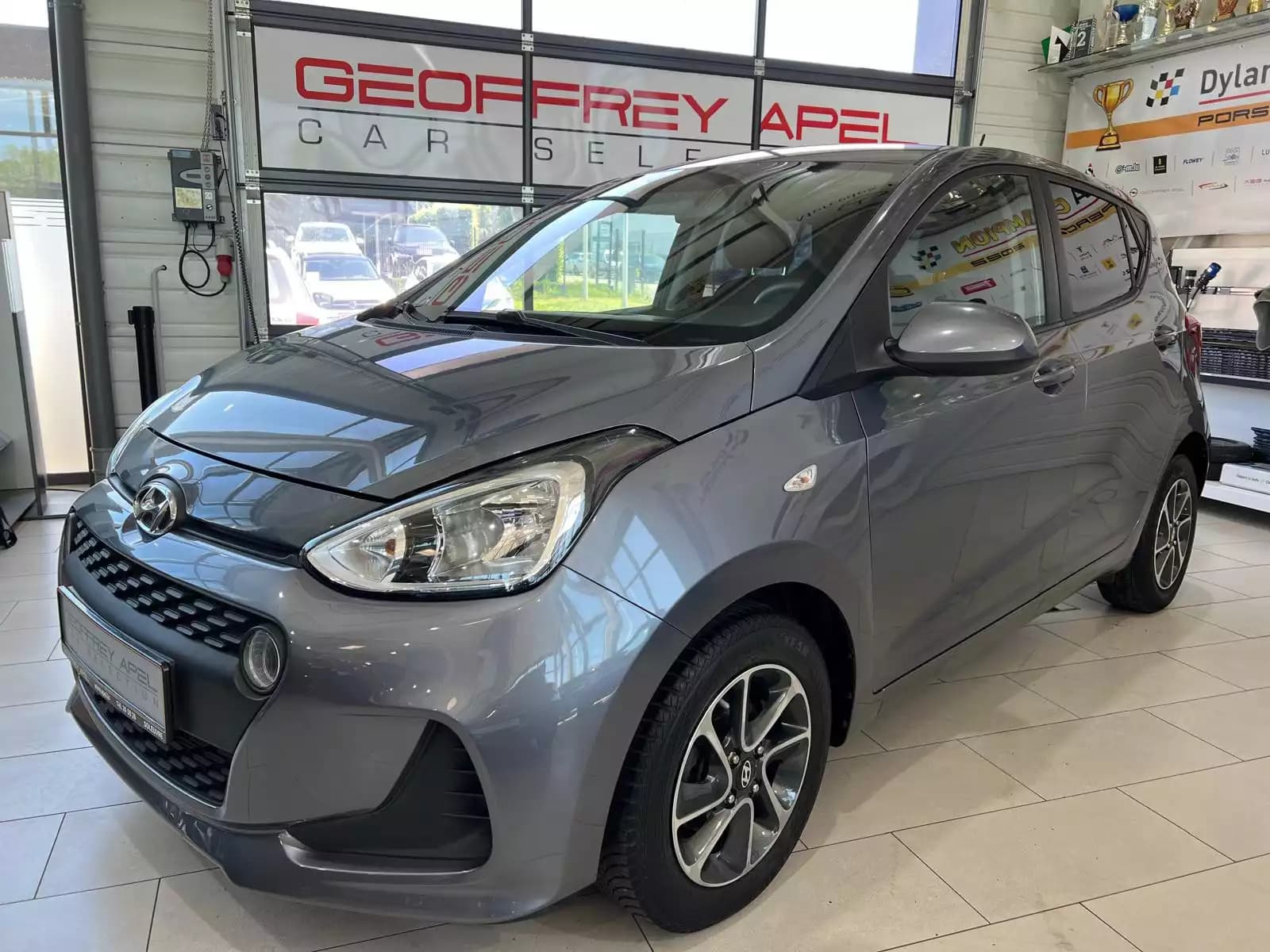 Hyundai i10 1.0  CLIMA, NAVI, BLUETOOTH, ALU, GARANTIE - Photo 1