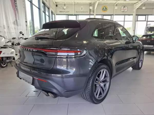 Porsche Macan 2.0 265 NEW MODEL PACK CHRONO PANO CUIR NAVI 1 HAND - Photo 2