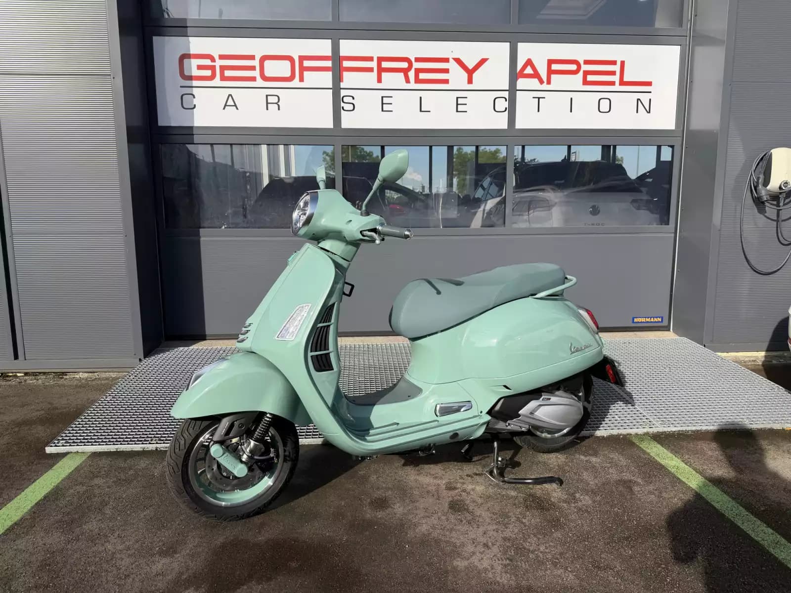 Vespa GTS 310 '' 80th  Anniversary '' - Photo 1