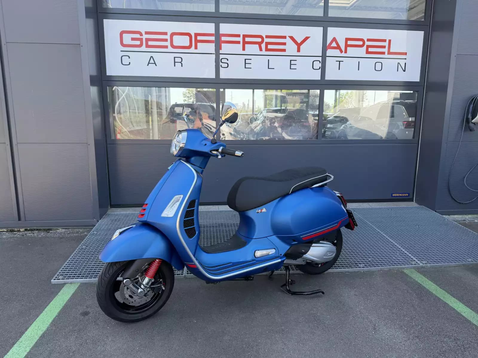 Vespa GTS 300 SUPER SPORT - Photo 1