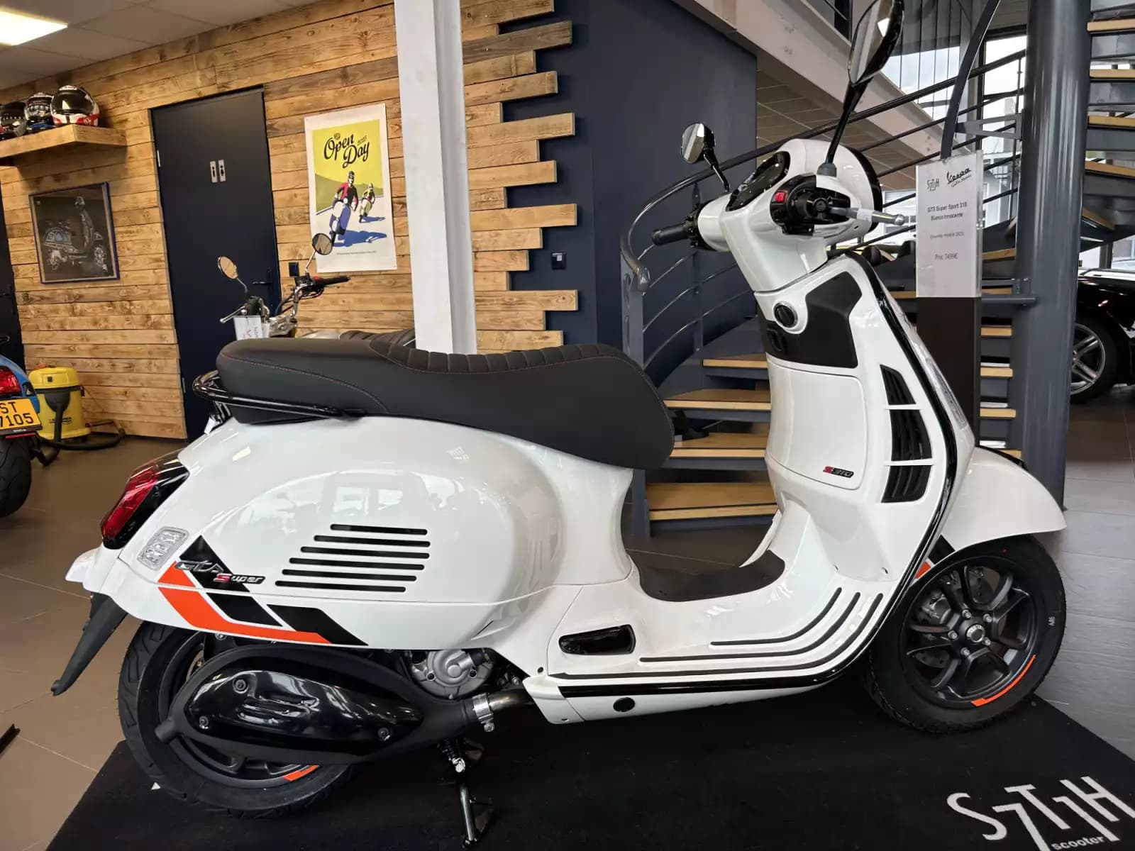 Vespa GTS Super Sport 125 - Photo 1