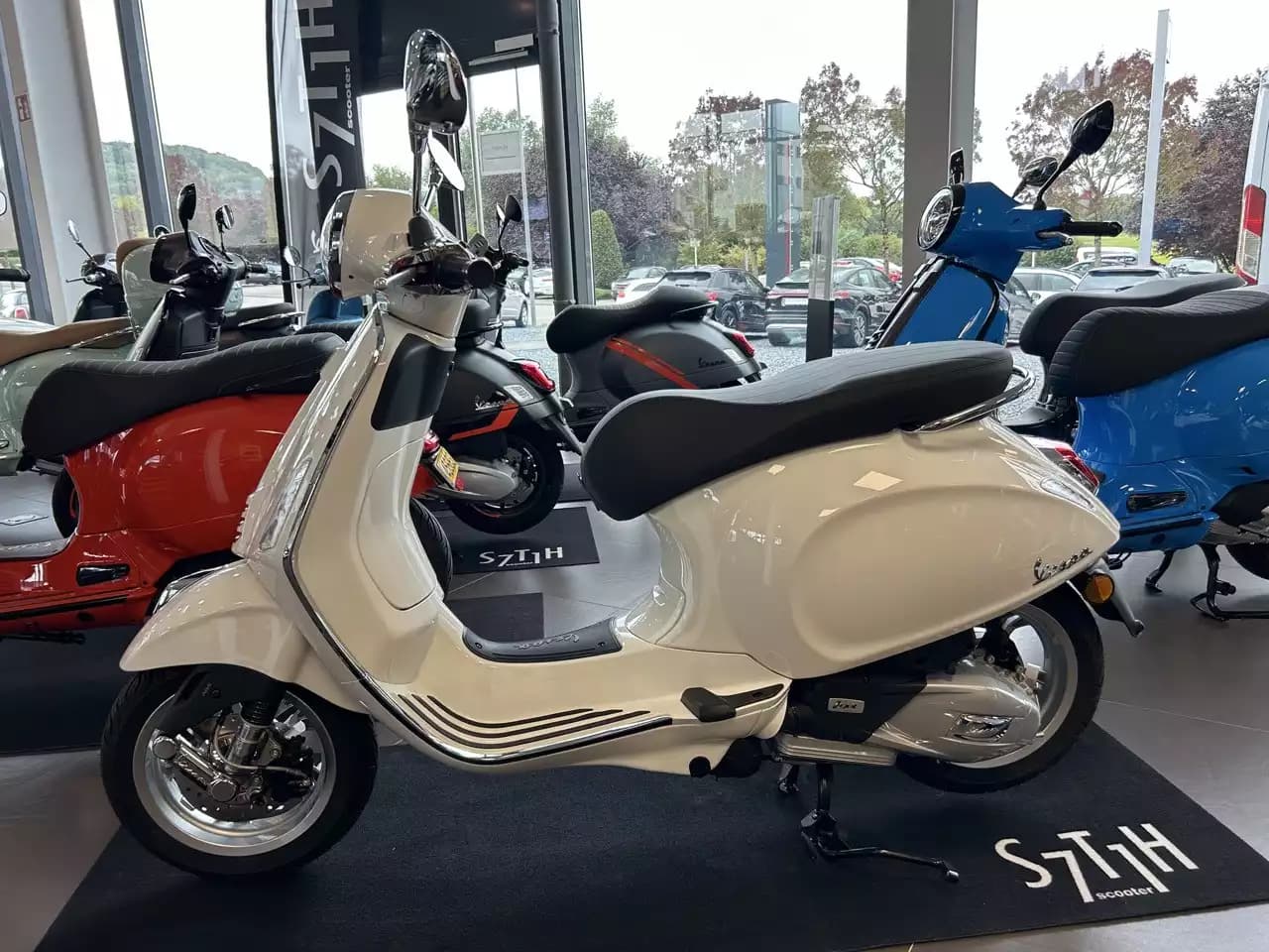 Vespa Primavera 125 - Photo 1