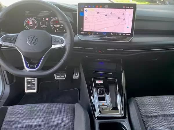 Volkswagen Golf GTE BLACK STYLE 177CV DSG6 - Photo 2