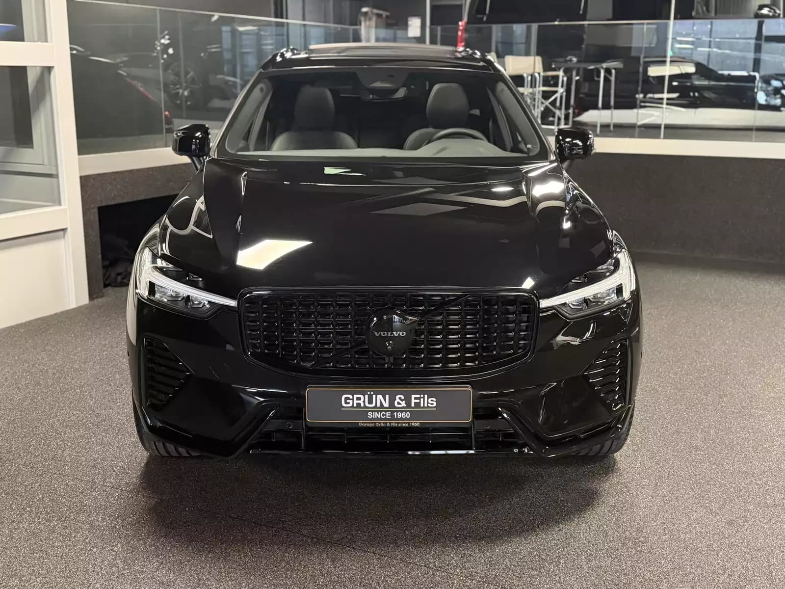 Volvo XC60 B5 AWD BLACK EDITION - Photo 1