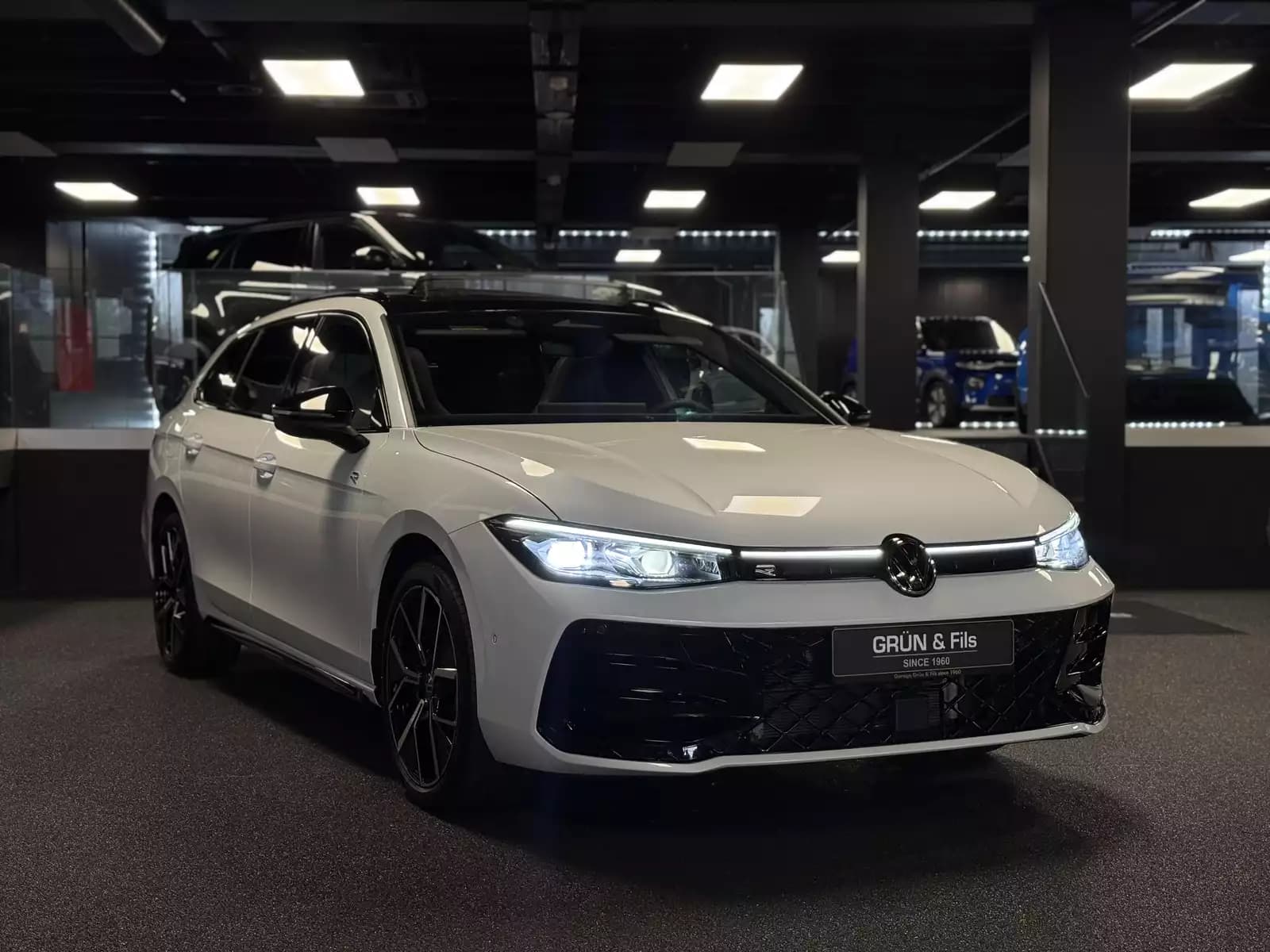 Volkswagen Passat 1.5 eHybrid 272 R-Line PHEV - Photo 1