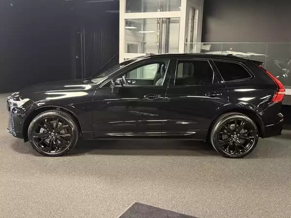 Volvo XC60 B5 AWD BLACK EDITION - Photo 3