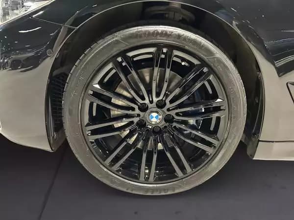 BMW 530 530i m-sport - Photo 3